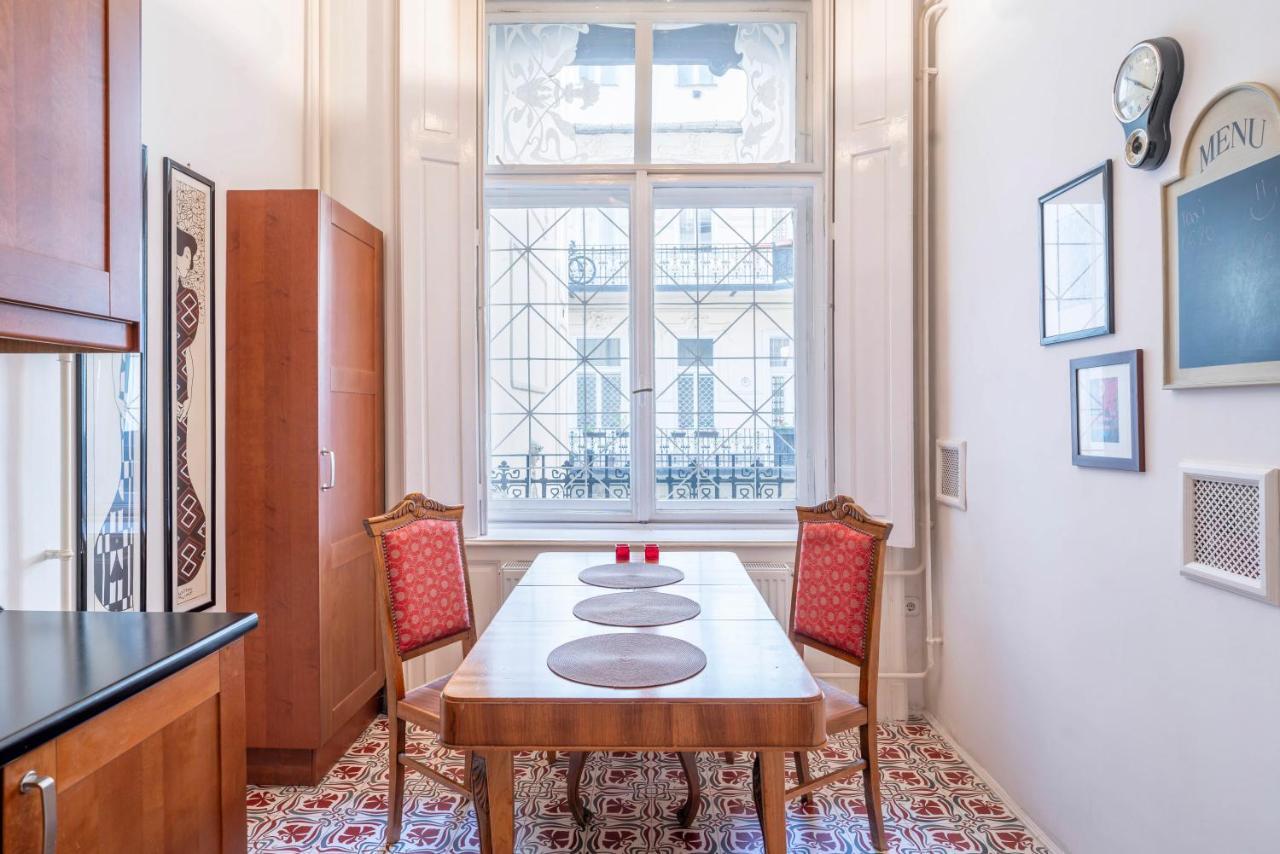 Stunning Spacious Art Nouveau Apart , Grand Piano Lejlighed Budapest Eksteriør billede